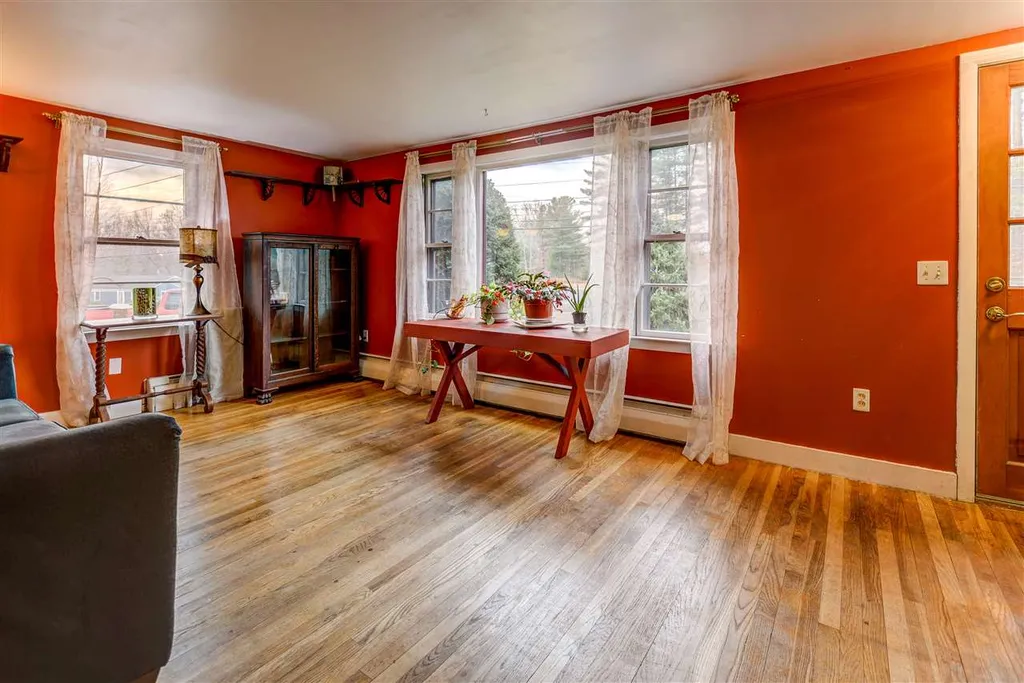 52 Old Dover Road Rochester NH 03867-3444