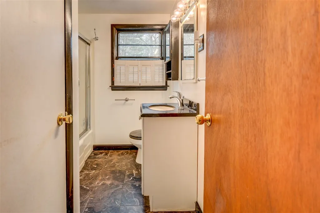52 Old Dover Road Rochester NH 03867-3444