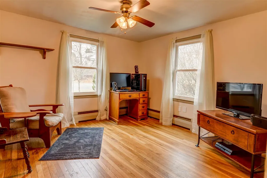 52 Old Dover Road Rochester NH 03867-3444