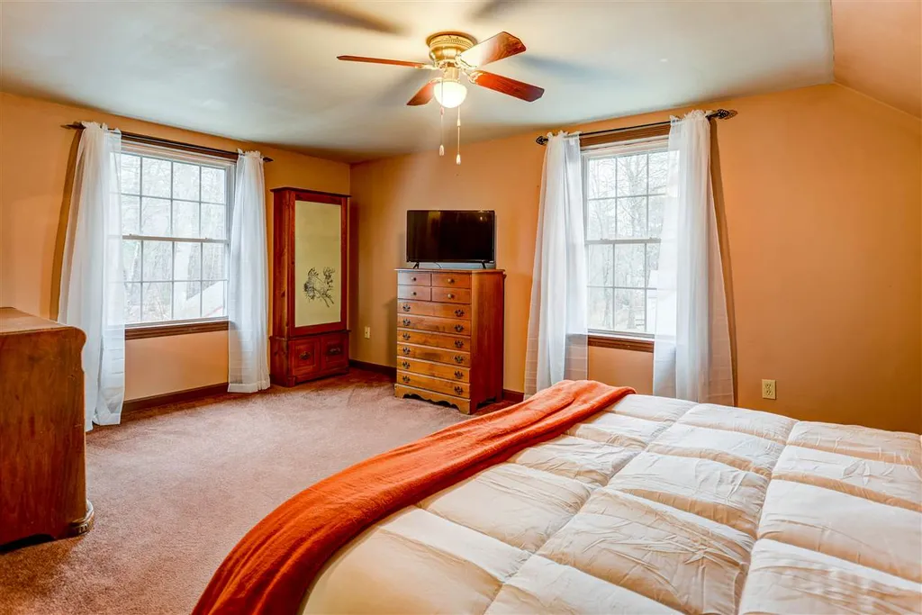 52 Old Dover Road Rochester NH 03867-3444