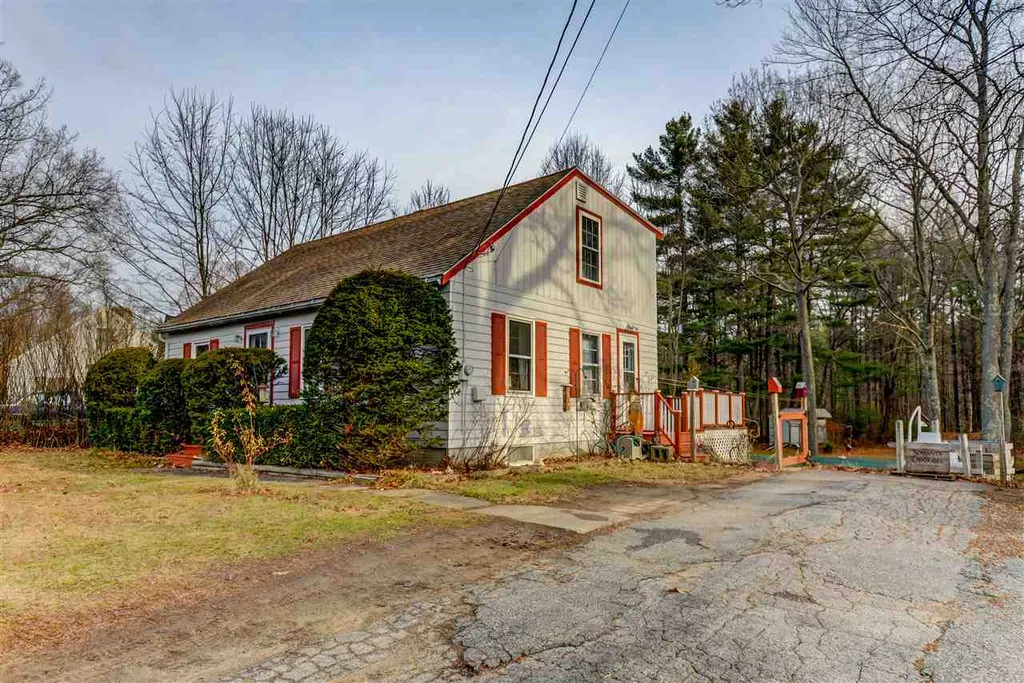 52 Old Dover Road Rochester NH 03867-3444