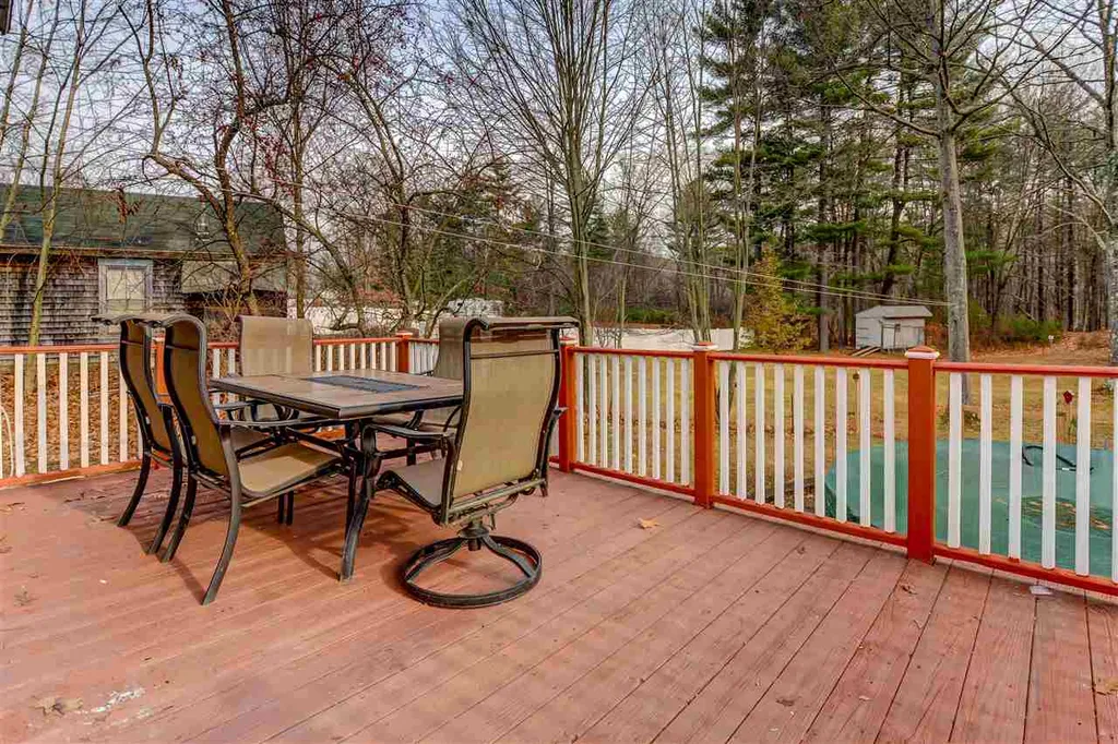 52 Old Dover Road Rochester NH 03867-3444