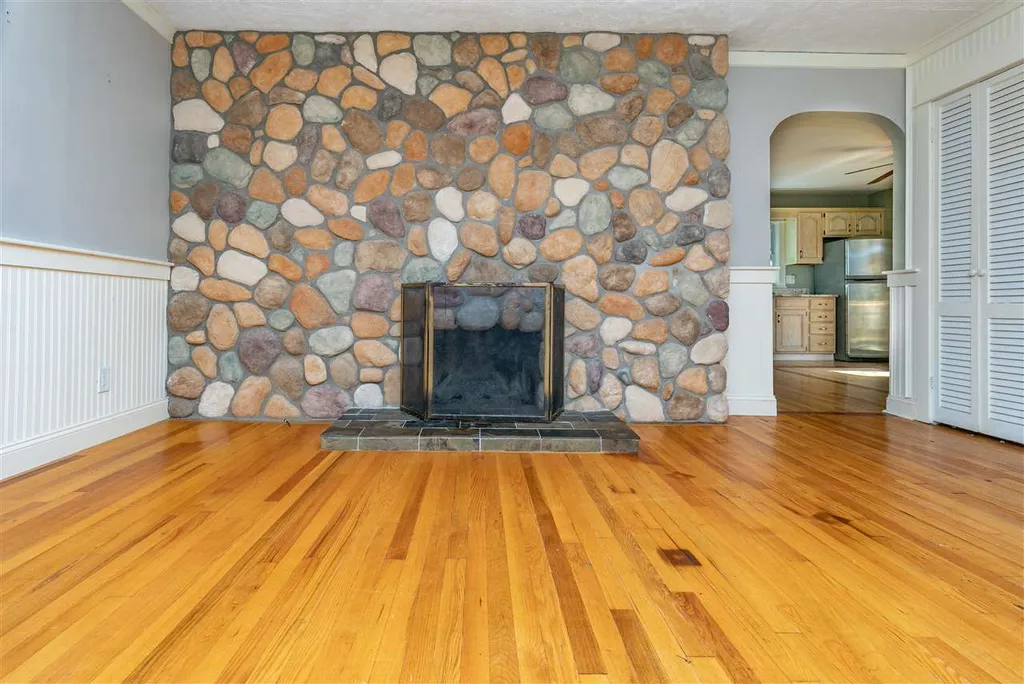 1676 Essex Road Williston VT 05495