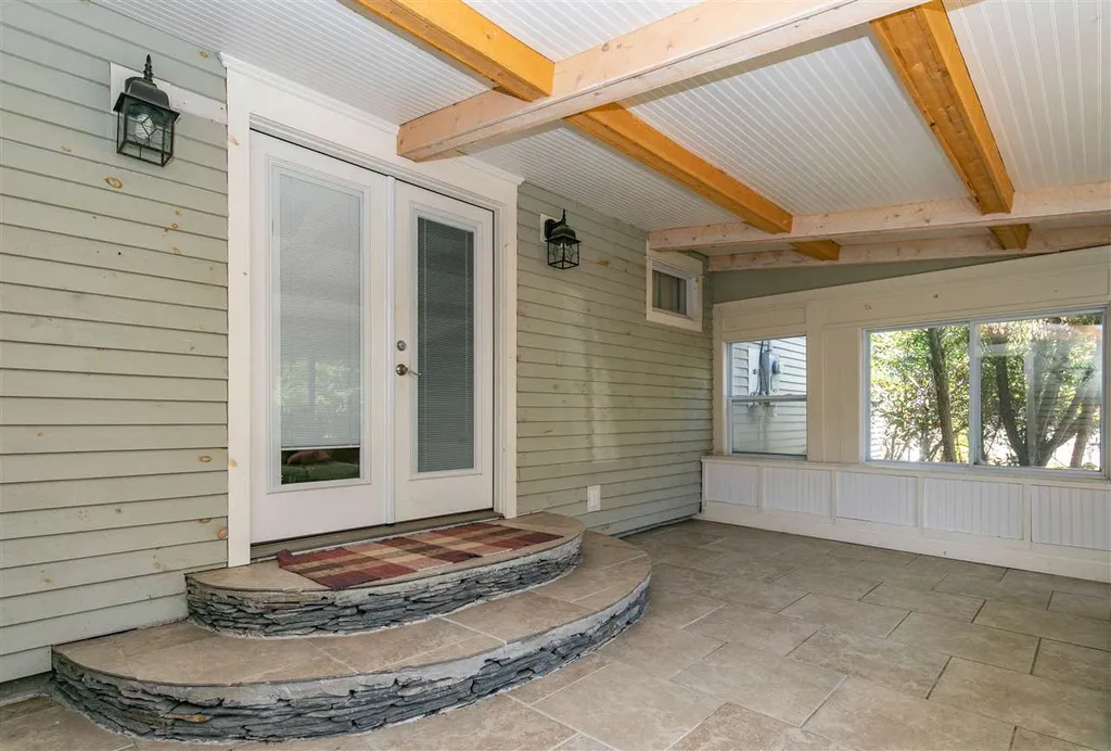 1676 Essex Road Williston VT 05495