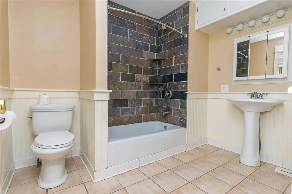 1676 Essex Road Williston VT 05495