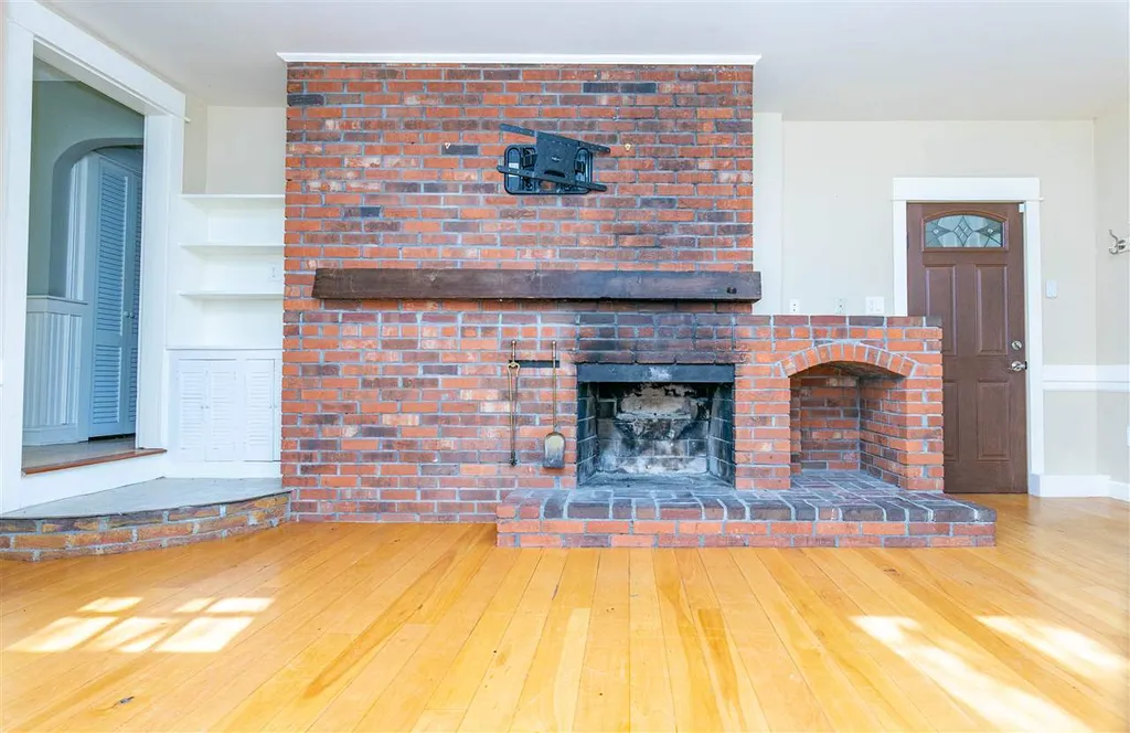 1676 Essex Road Williston VT 05495