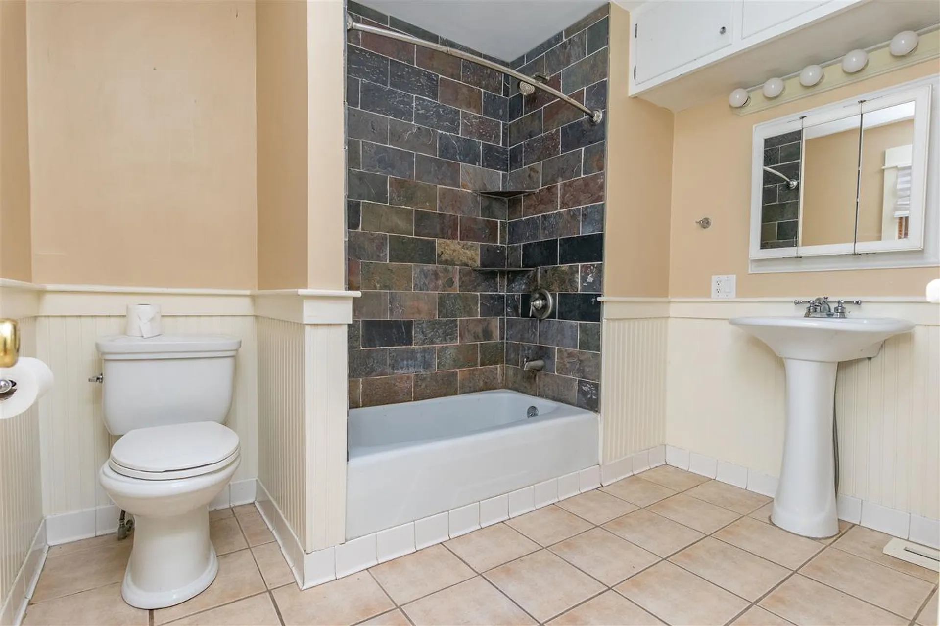 1676 Essex Road Williston VT 05495