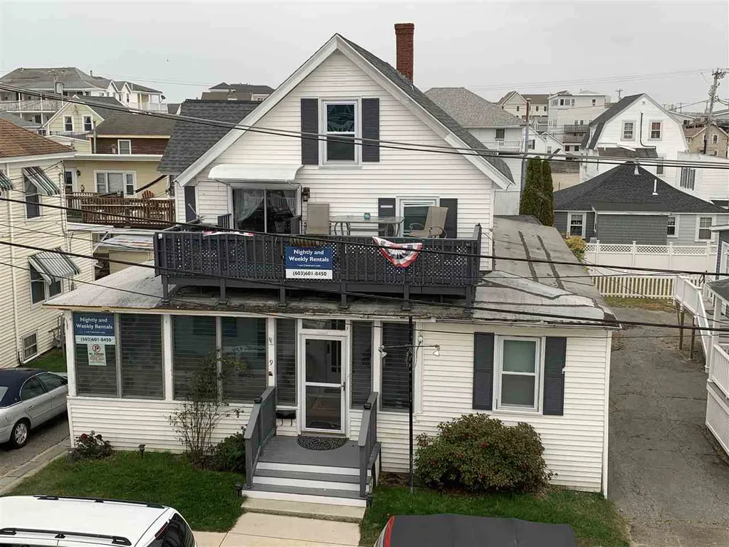 9 G Street Hampton NH 03842