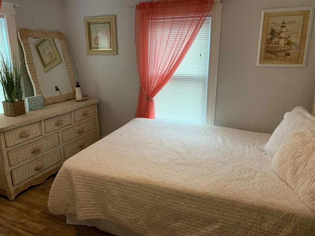 9 G Street Hampton NH 03842