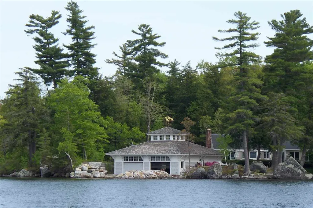 1 Diamond Cove Way Wolfeboro NH 03894