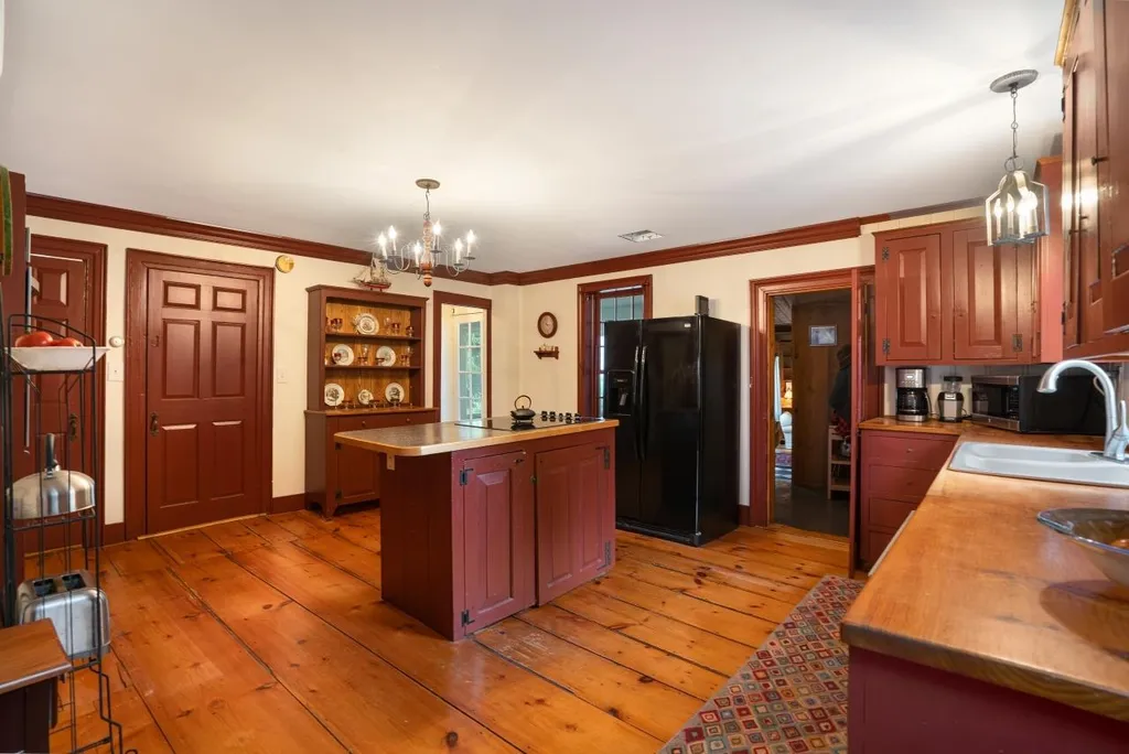 11 Hensmith Road Salisbury NH 03268