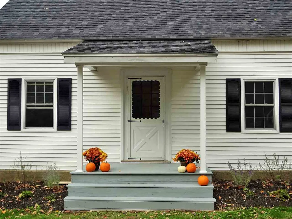 107 Oak Hill Road Barrington NH 03825