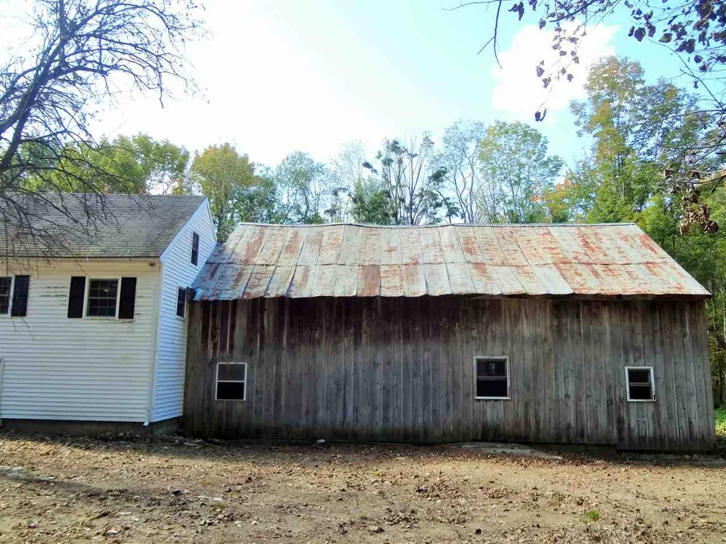 107 Oak Hill Road Barrington NH 03825