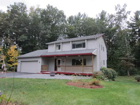 16 Tacoma Circle Nashua NH 03062