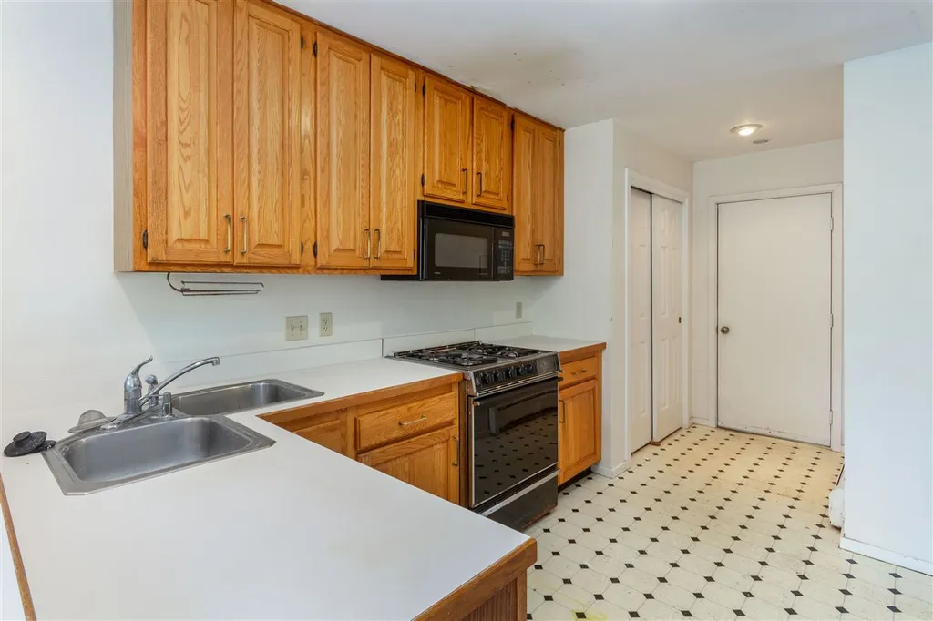 9 Lake Forest Drive Burlington VT 05401