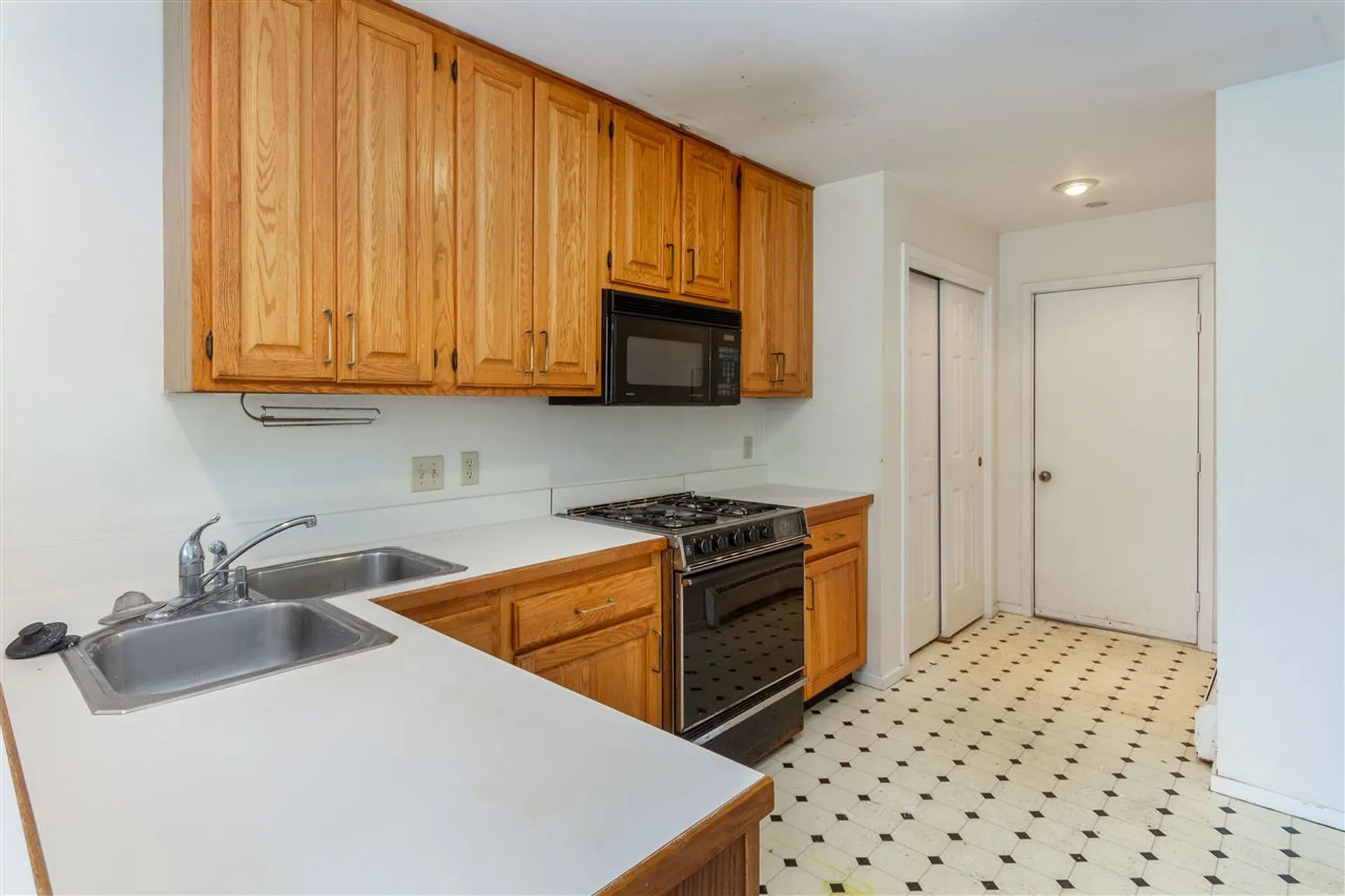 9 Lake Forest Drive Burlington VT 05401
