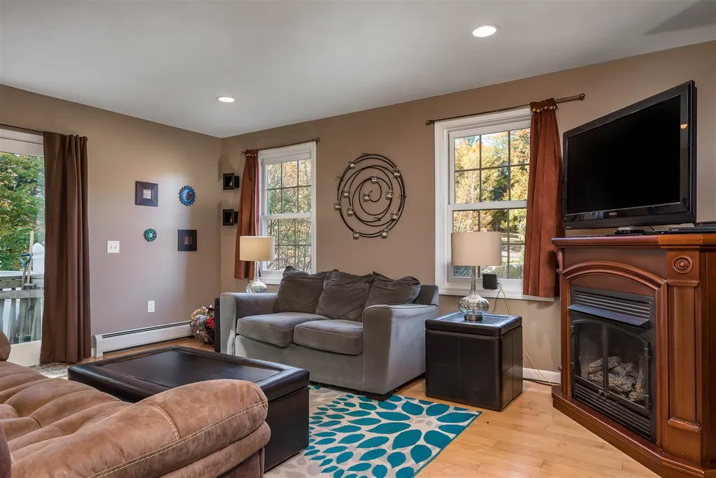 31 Mill Pond Road Northwood NH 03261
