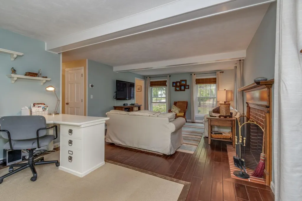 31 Tokanel Drive Londonderry NH 03053