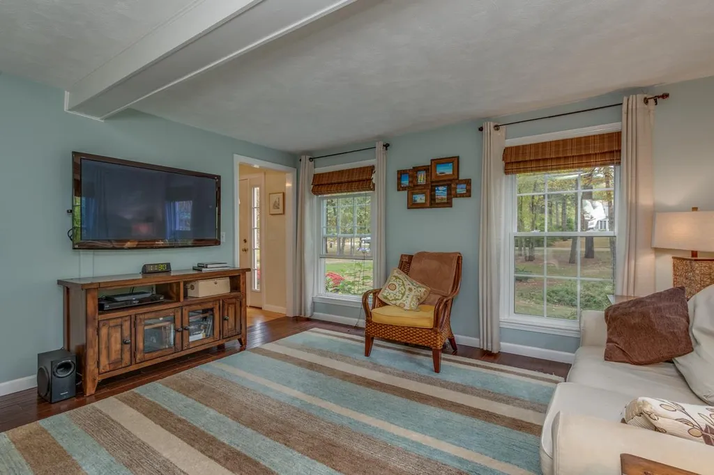 31 Tokanel Drive Londonderry NH 03053