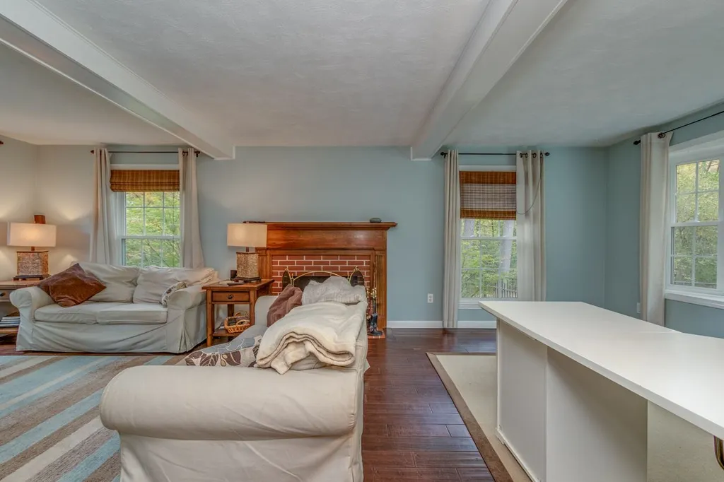31 Tokanel Drive Londonderry NH 03053