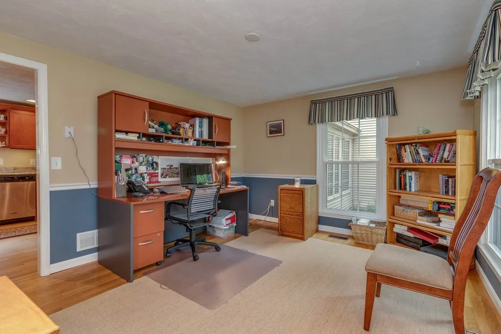 31 Tokanel Drive Londonderry NH 03053
