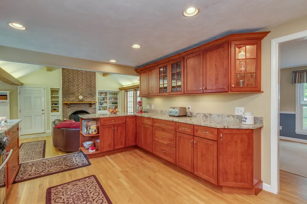 31 Tokanel Drive Londonderry NH 03053