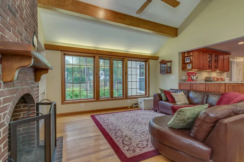 31 Tokanel Drive Londonderry NH 03053