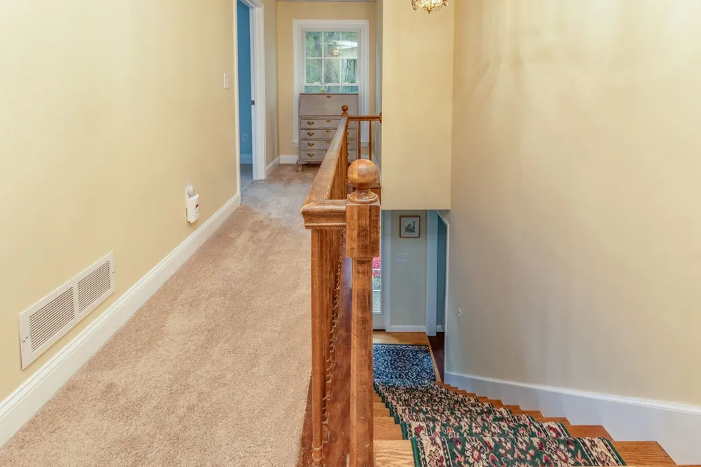 31 Tokanel Drive Londonderry NH 03053