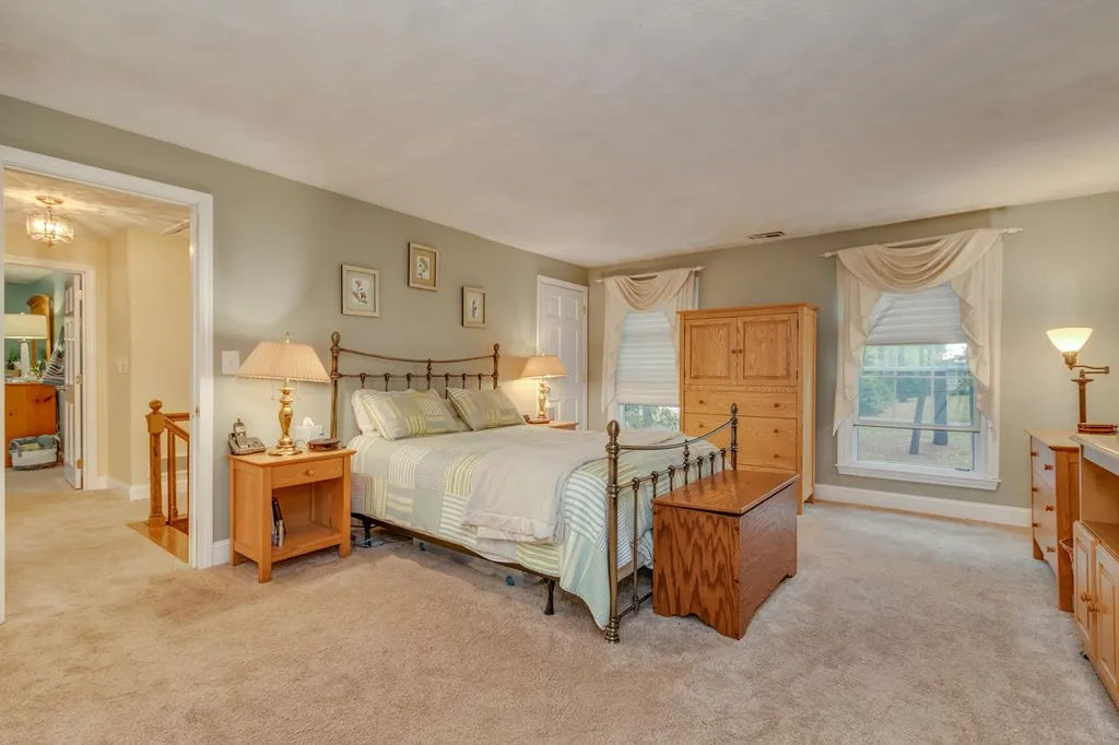 31 Tokanel Drive Londonderry NH 03053