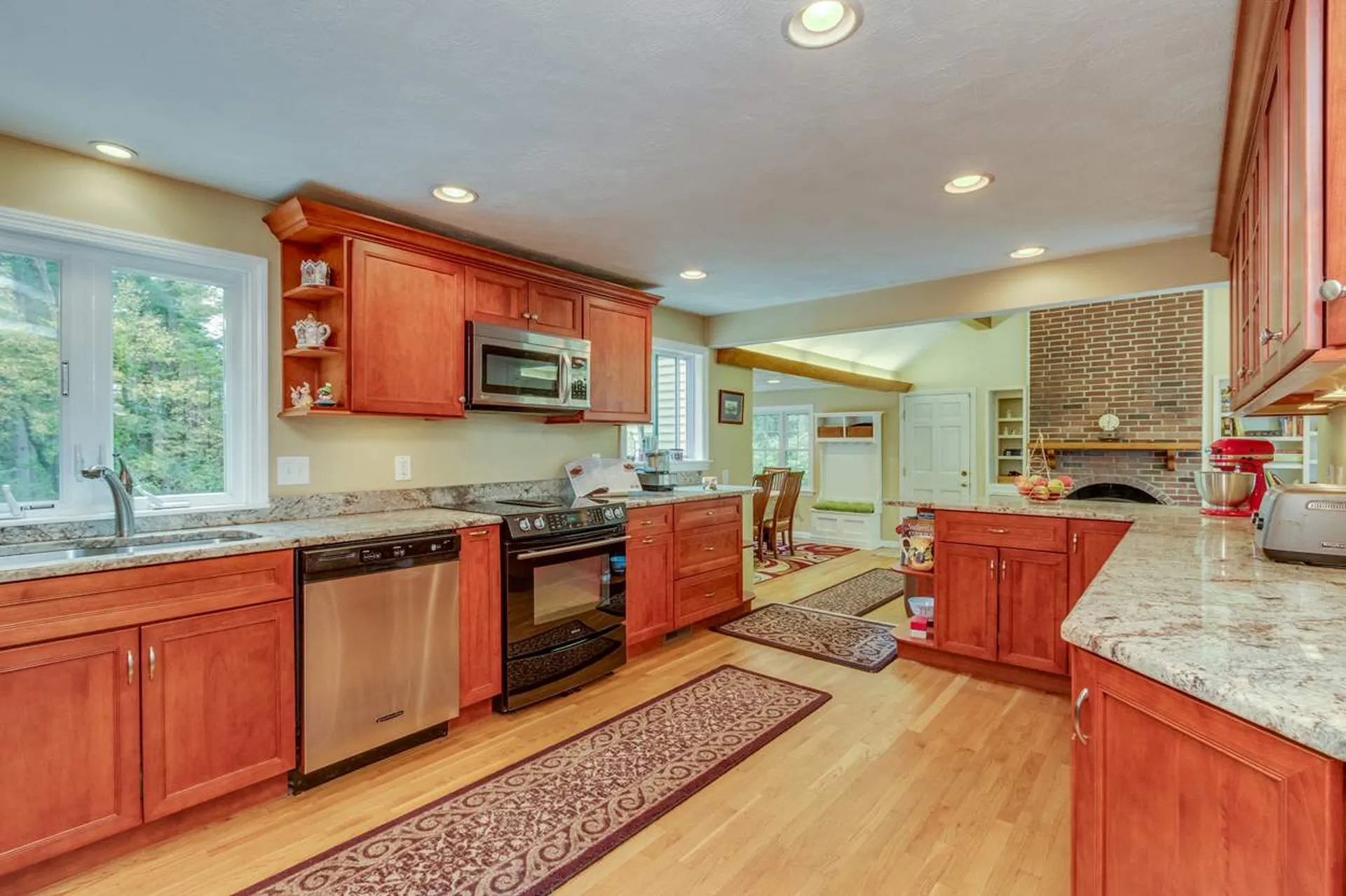 31 Tokanel Drive Londonderry NH 03053