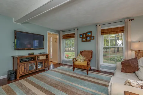 31 Tokanel Drive Londonderry NH 03053