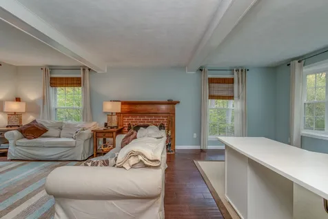 31 Tokanel Drive Londonderry NH 03053
