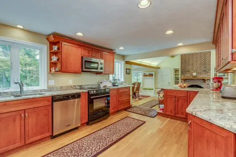 31 Tokanel Drive Londonderry NH 03053