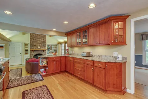 31 Tokanel Drive Londonderry NH 03053
