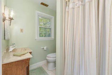 31 Tokanel Drive Londonderry NH 03053