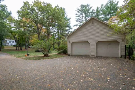 31 Tokanel Drive Londonderry NH 03053