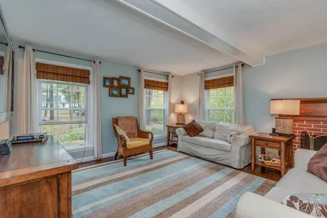 31 Tokanel Drive Londonderry NH 03053