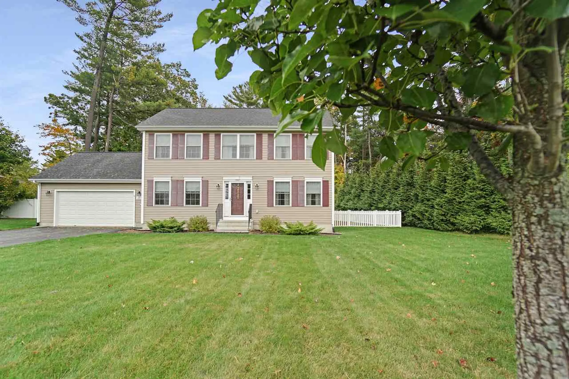 10 Nellie Court Hudson NH 03051