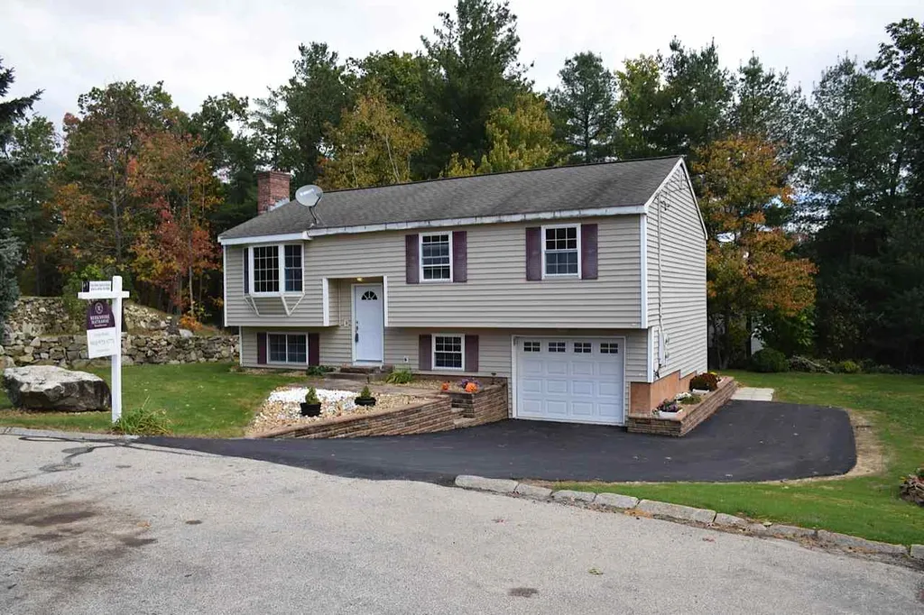 44 Newburgh Road Nashua NH 03062