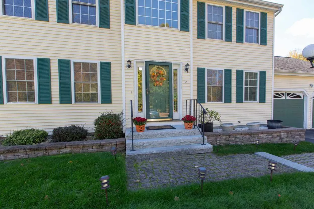 2 Kay Court Hudson NH 03051