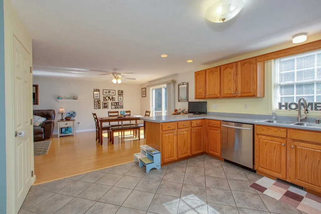 2 Kay Court Hudson NH 03051