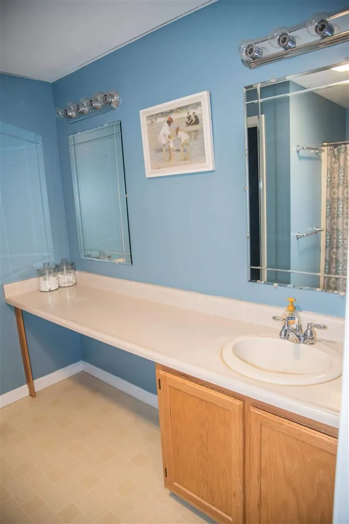 15 Dorothy Drive Epping NH 03042