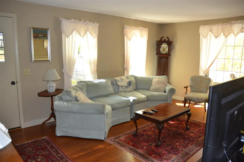 3 Lark Street Wolfeboro NH 03894