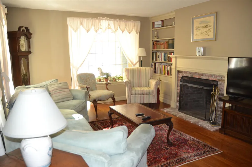 3 Lark Street Wolfeboro NH 03894