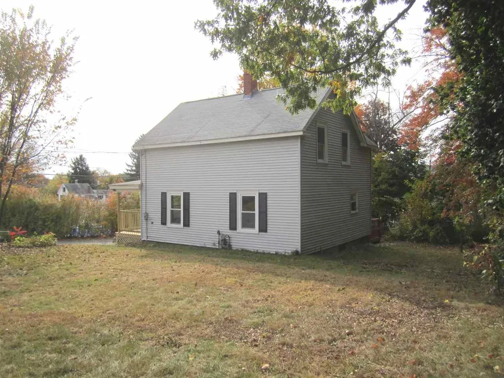 31 Pleasant Street Pembroke NH 03275