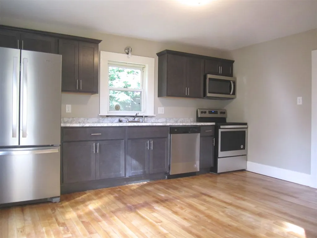 31 Pleasant Street Pembroke NH 03275