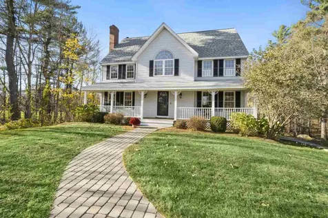 10 Agawam Avenue Hampstead NH 03841