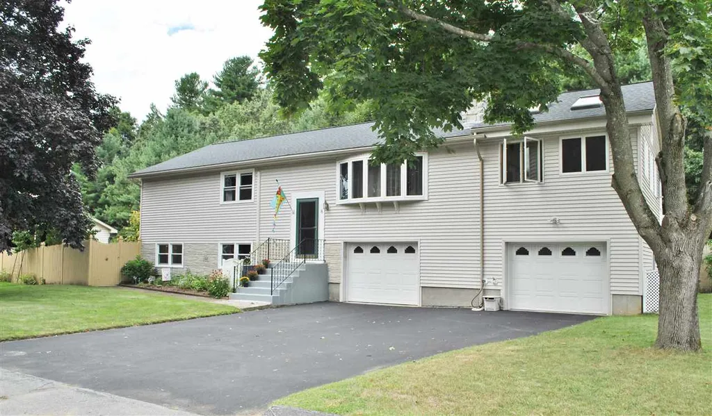 8 Sudbury Drive Nashua NH 03062