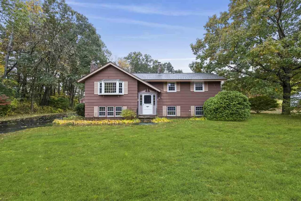 4 Mount Vernon Drive Pelham NH 03076
