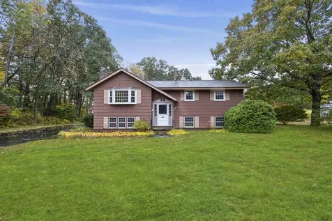 4 Mount Vernon Drive Pelham NH 03076